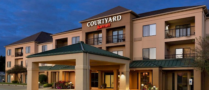 Courtyard Bloomington Normal