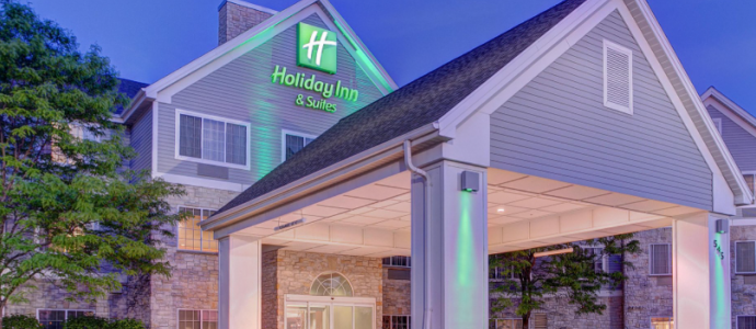 Holiday Inn & Suites Milwaukee Airport