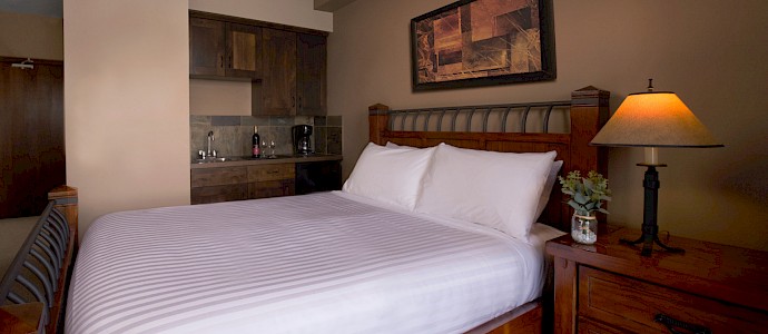 Glacier Mountaineer Lodge