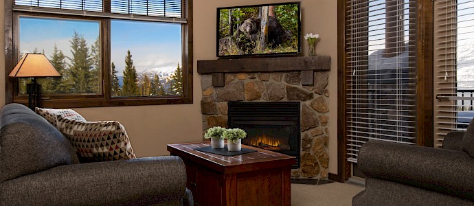 Glacier Mountaineer Lodge