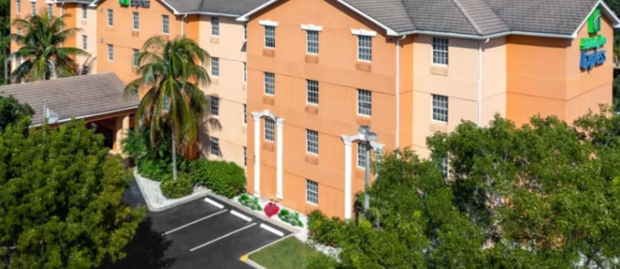 Holiday Inn Express & Suites Naples North Bonita Springs